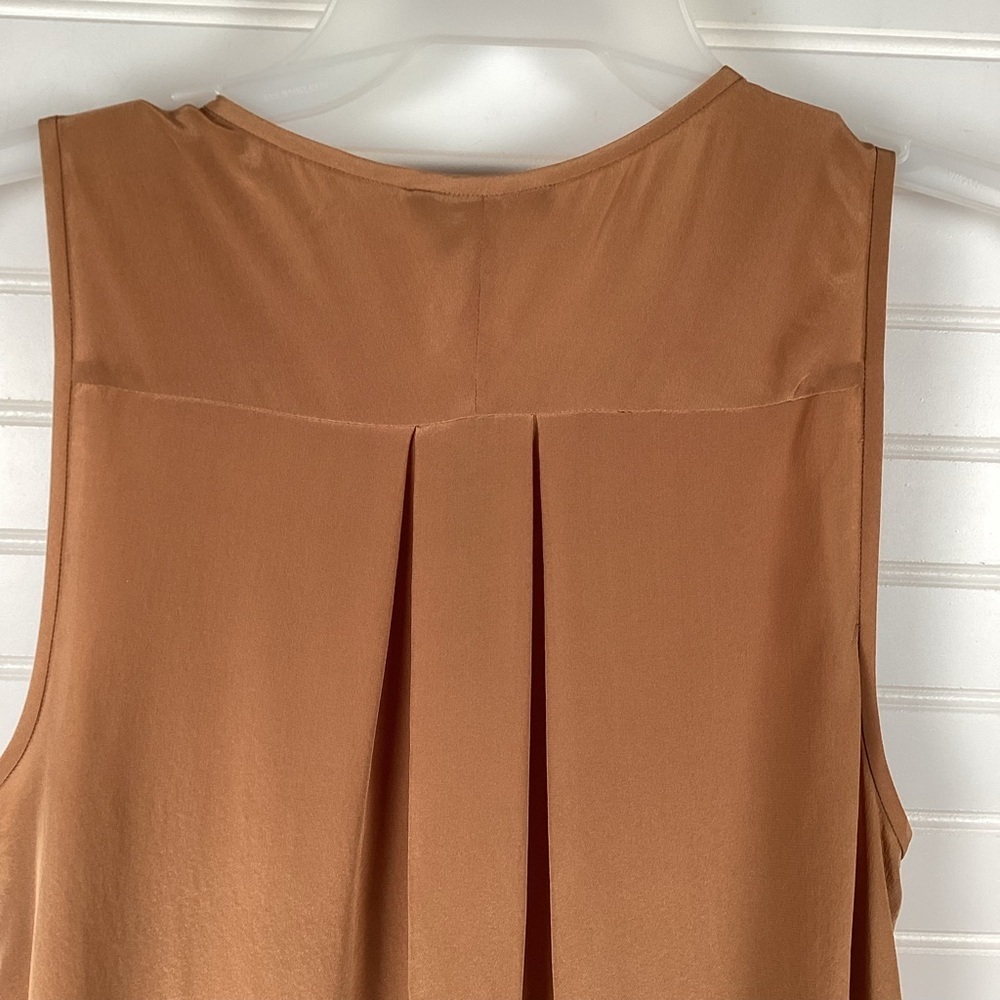 Vince NWT Sleeveless Rust Silk Top Size Large - Picture 8 of 9
